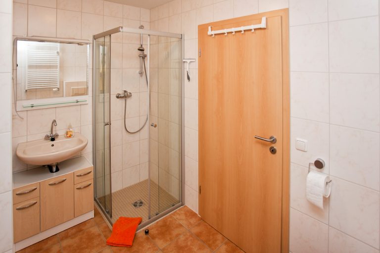 6-Dusche-Bad-Badezimmer-Ferienwohnung-Auszeit-Bad-Berka-WeimarerLand-Ilmtal-Thueringen-gross